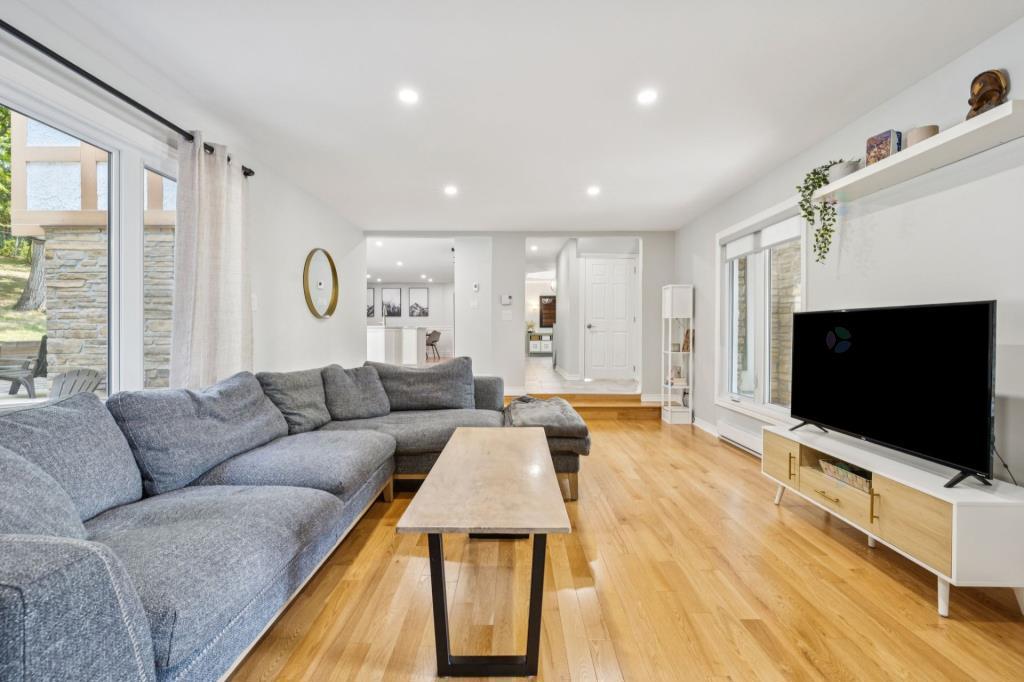 - 12 Rue De Castillou, Gatineau (Gatineau), QC - Indoor Photo Showing Living Room