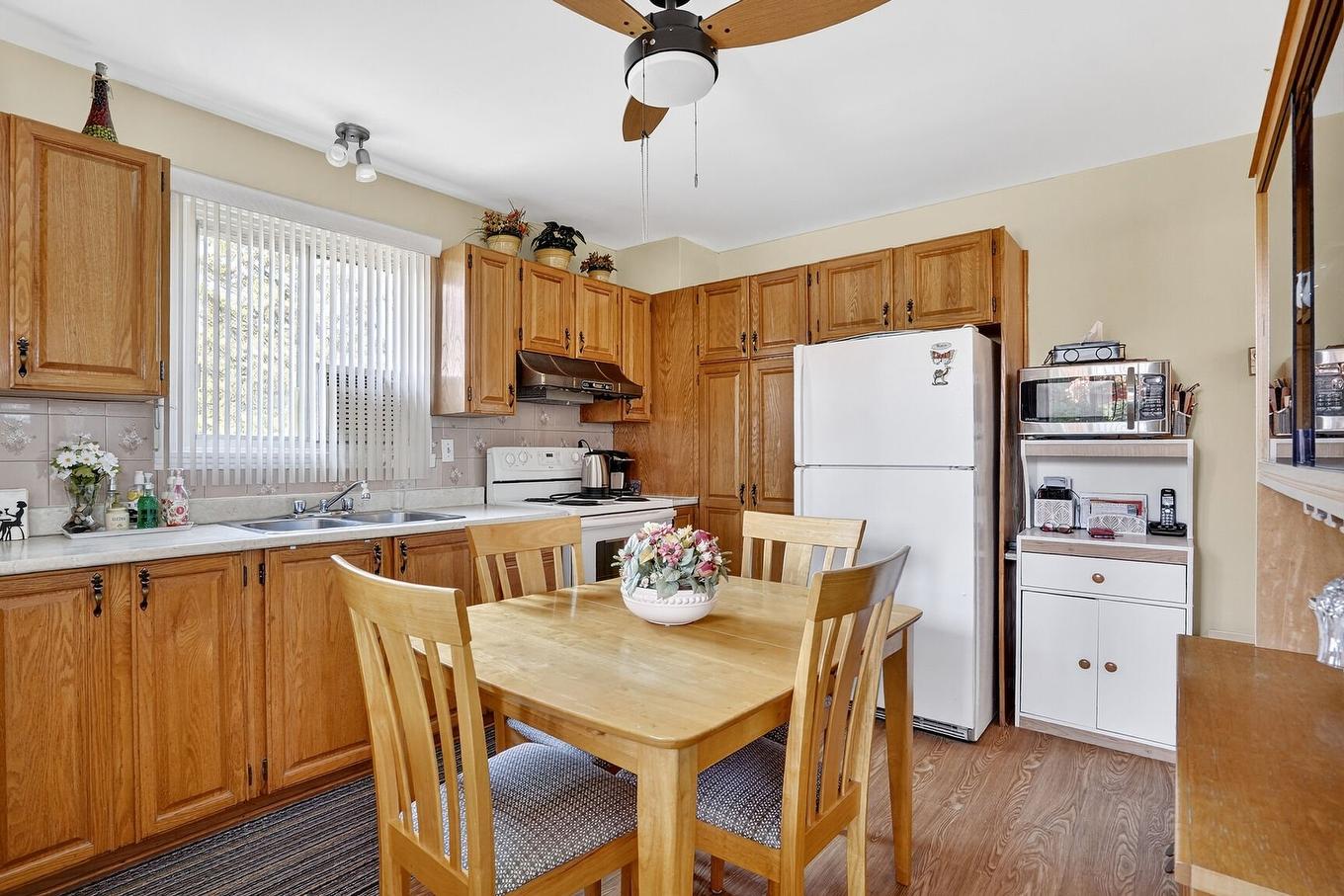 Coin-repas - 480 - 482 Rue Trudeau, Montréal (Lasalle), QC - Indoor