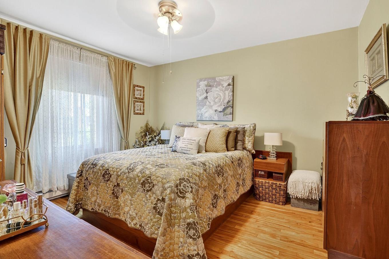 Chambre à coucher - 480 - 482 Rue Trudeau, Montréal (Lasalle), QC - Indoor Photo Showing Bedroom