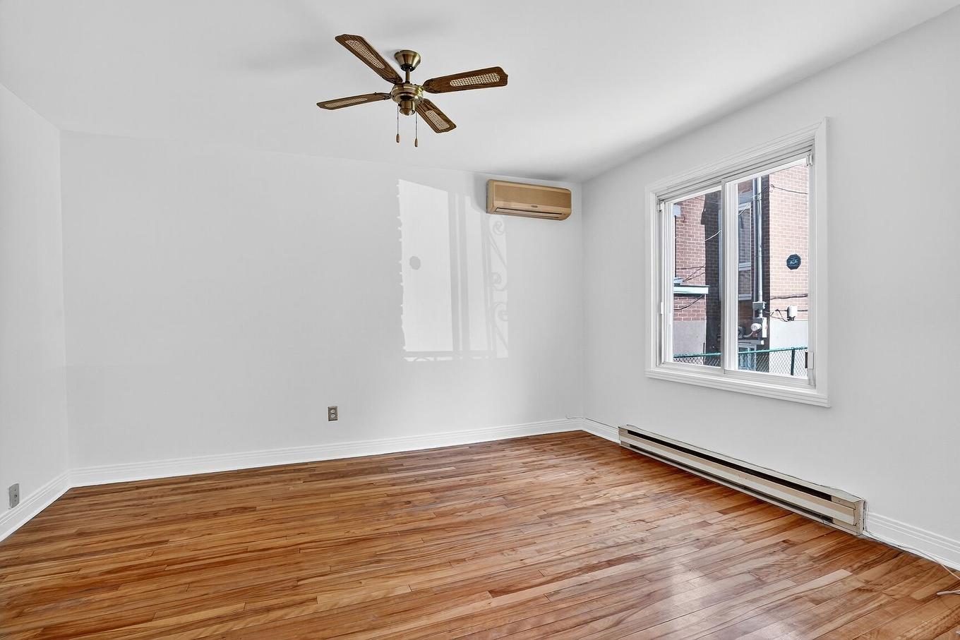 Salon - 480 - 482 Rue Trudeau, Montréal (Lasalle), QC - Indoor Photo Showing Other Room