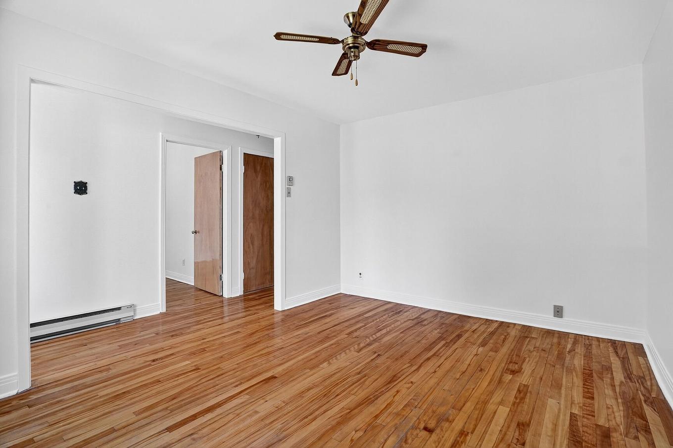 Salon - 480 - 482 Rue Trudeau, Montréal (Lasalle), QC - Indoor Photo Showing Other Room