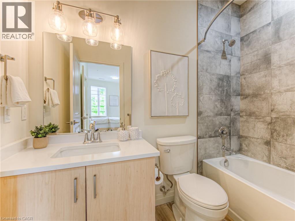 Bathroom with tub / shower combination and vanity - 301 Westmount Road W Unit# 205, Kitchener, ON - Indoor Photo Showing Bathroom