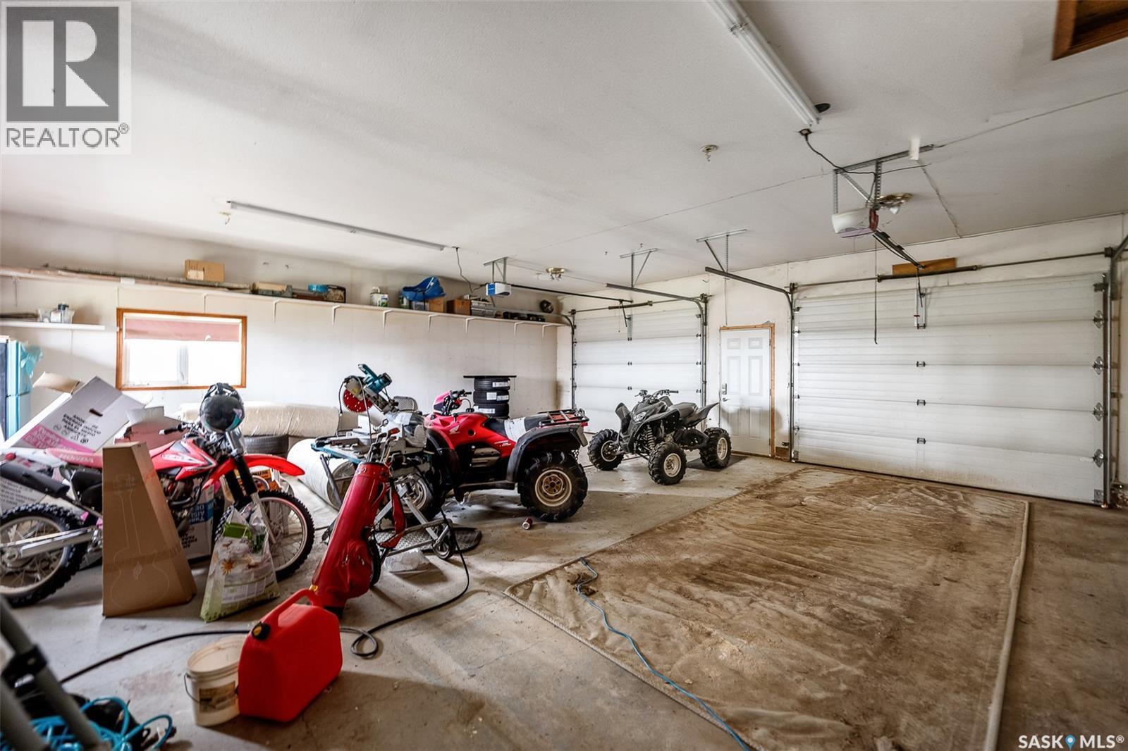 Thul Acreage, Marquis Rm No. 191, SK - Indoor Photo Showing Garage