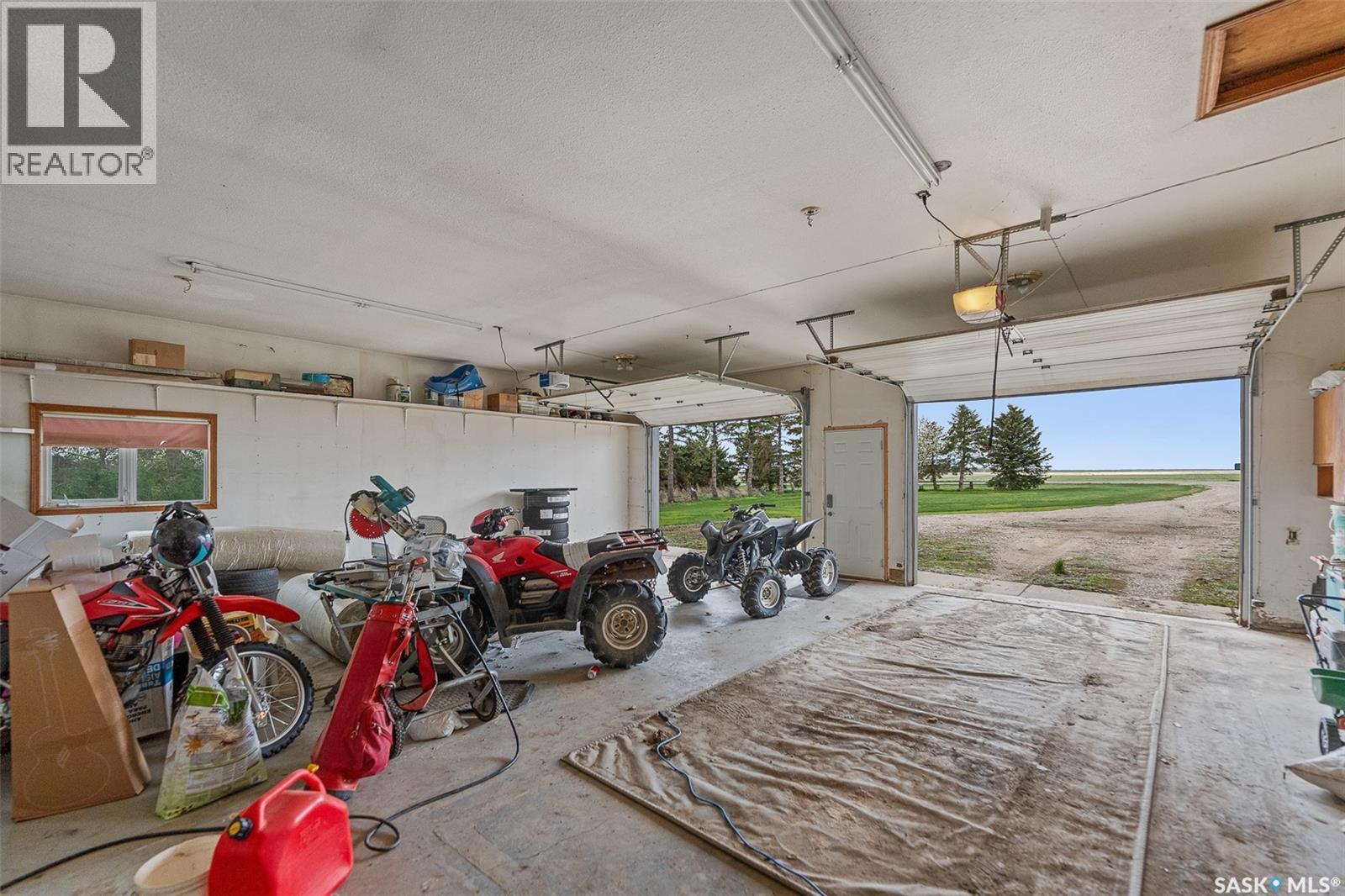 Thul Acreage, Marquis Rm No. 191, SK - Indoor Photo Showing Garage