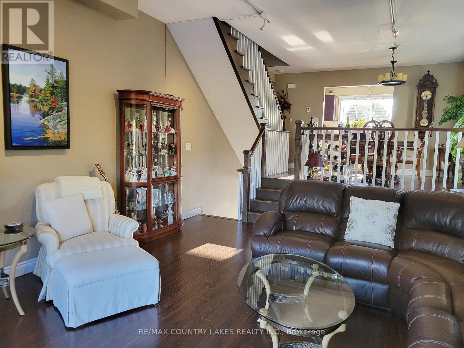 11 - 4 Paradise Boulevard, Ramara, ON - Indoor Photo Showing Living Room