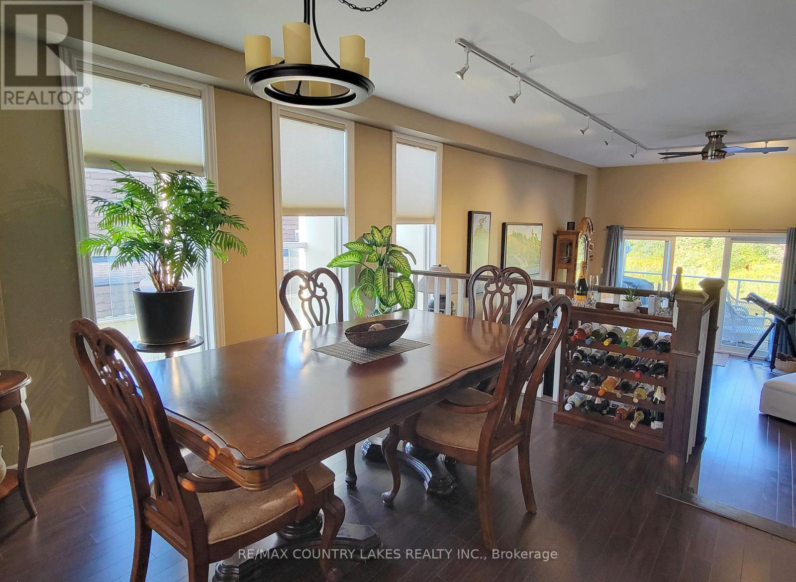 11 - 4 Paradise Boulevard, Ramara, ON - Indoor Photo Showing Dining Room