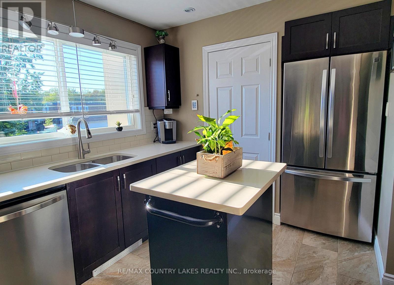 11 - 4 Paradise Boulevard, Ramara, ON - Indoor Photo Showing Kitchen With Double Sink