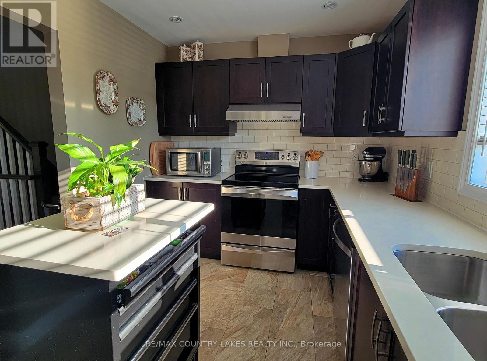 11 - 4 Paradise Boulevard, Ramara, ON - Indoor Photo Showing Kitchen With Double Sink