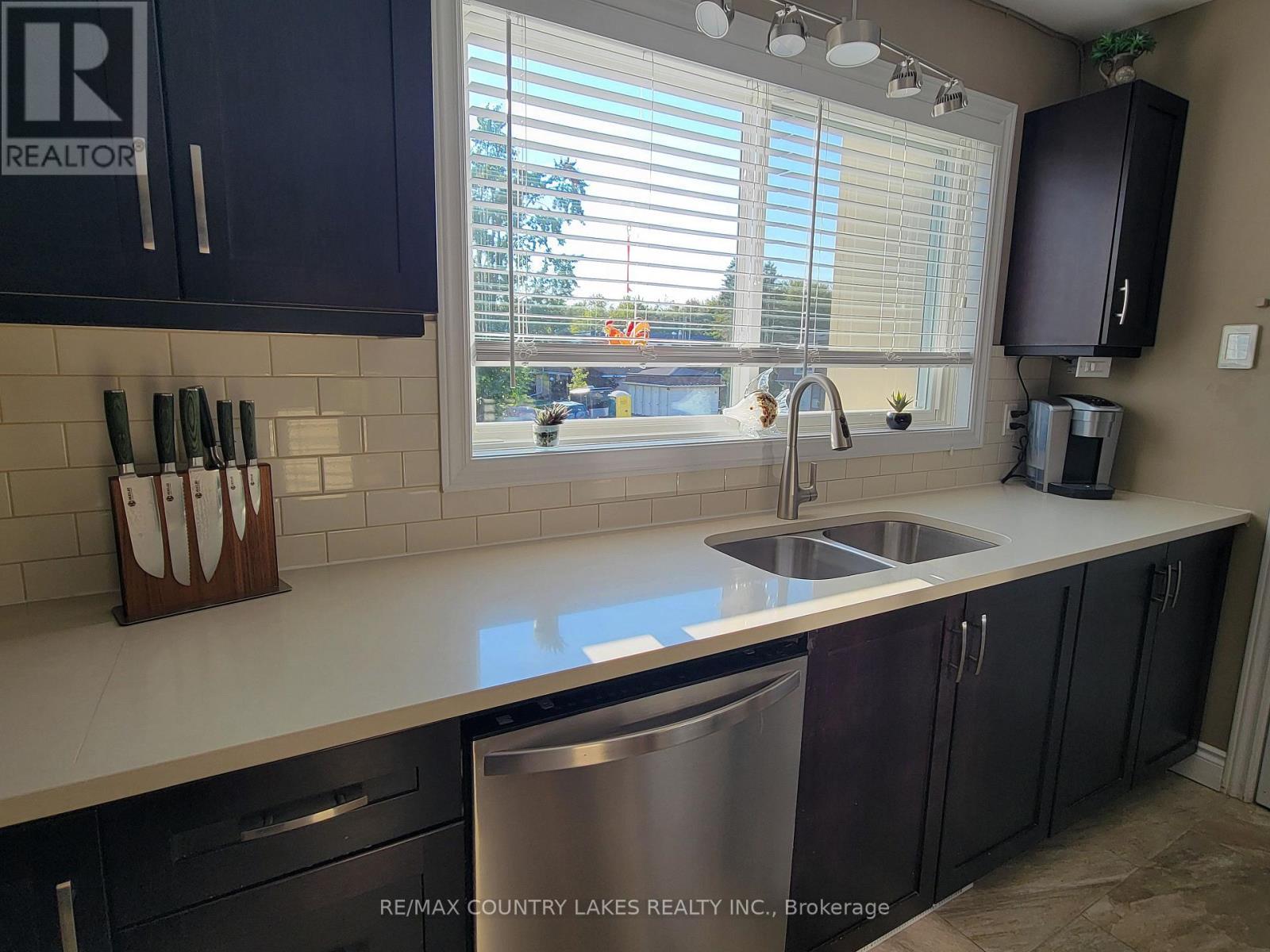 11 - 4 Paradise Boulevard, Ramara, ON - Indoor Photo Showing Kitchen With Double Sink