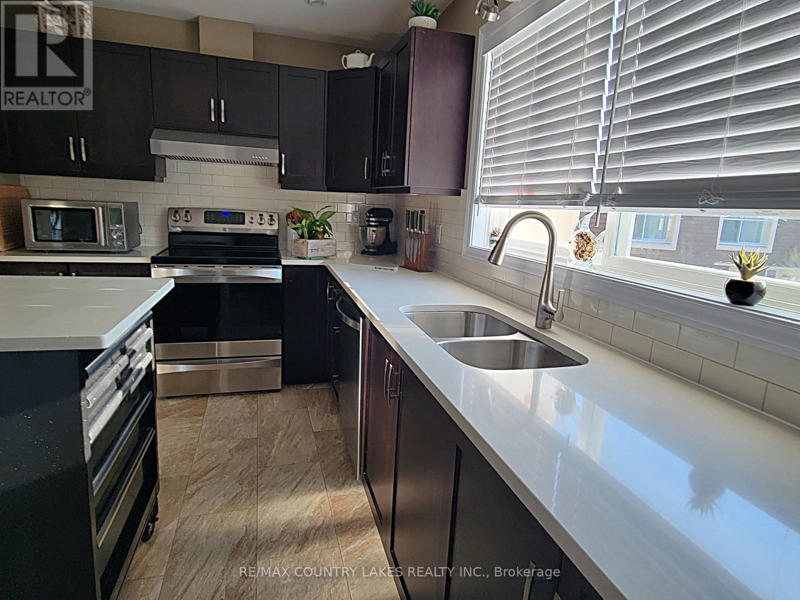 11 - 4 Paradise Boulevard, Ramara, ON - Indoor Photo Showing Kitchen With Double Sink
