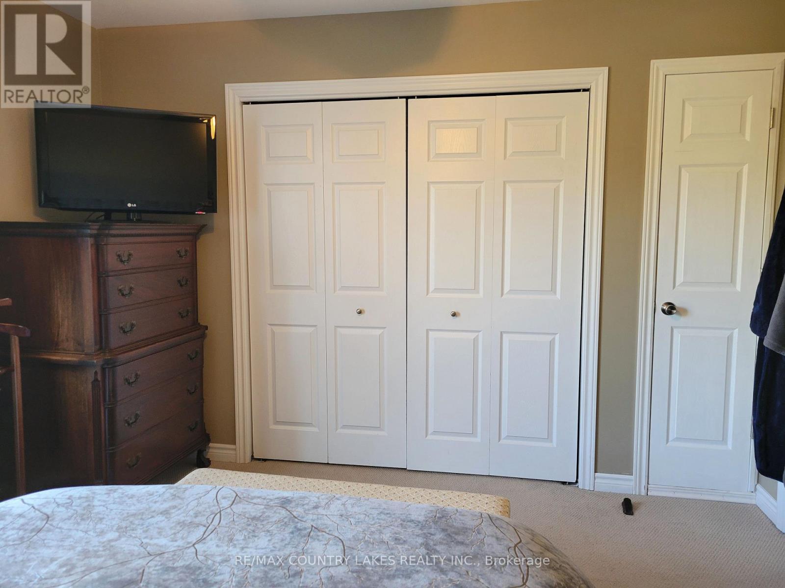 11 - 4 Paradise Boulevard, Ramara, ON - Indoor Photo Showing Bedroom