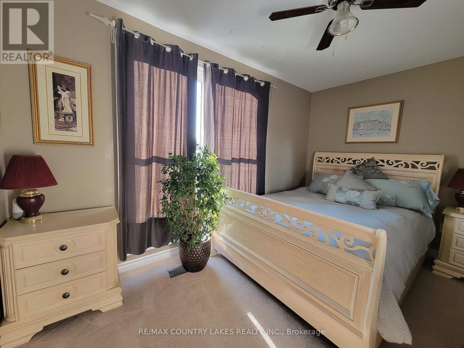 11 - 4 Paradise Boulevard, Ramara, ON - Indoor Photo Showing Bedroom