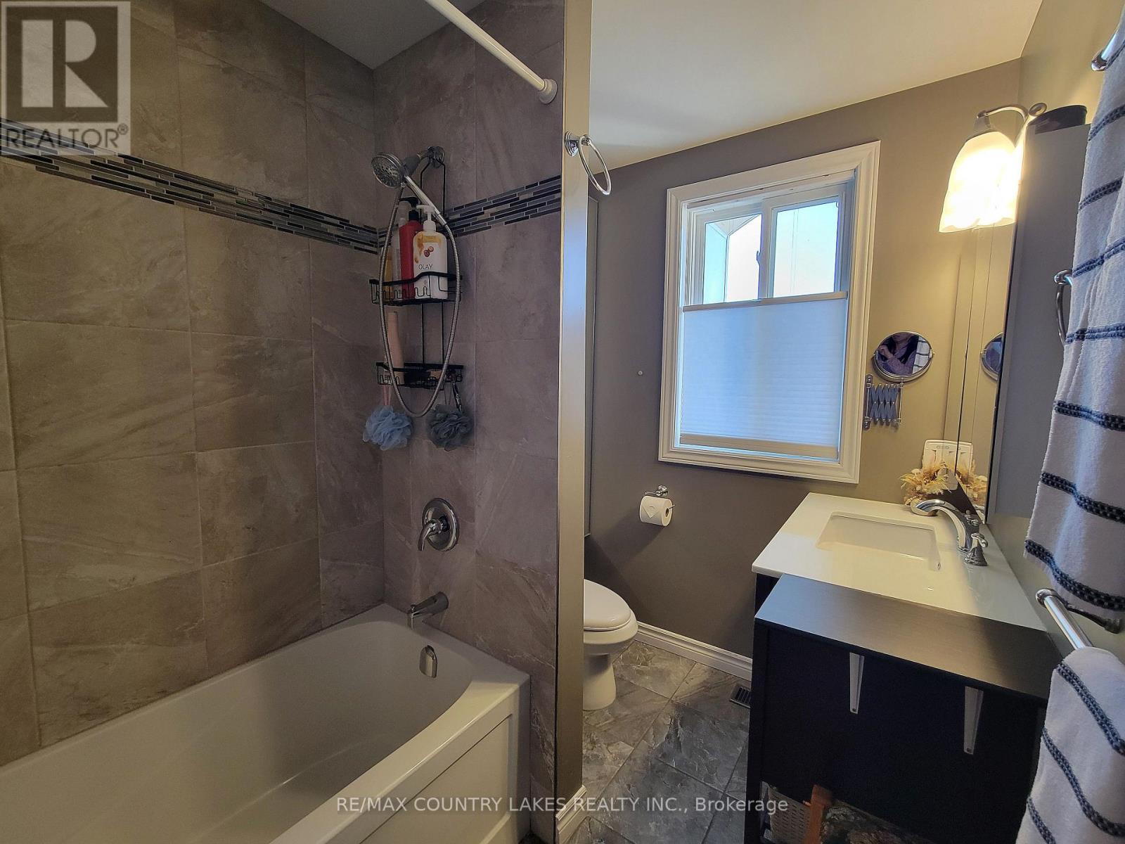 11 - 4 Paradise Boulevard, Ramara, ON - Indoor Photo Showing Bathroom