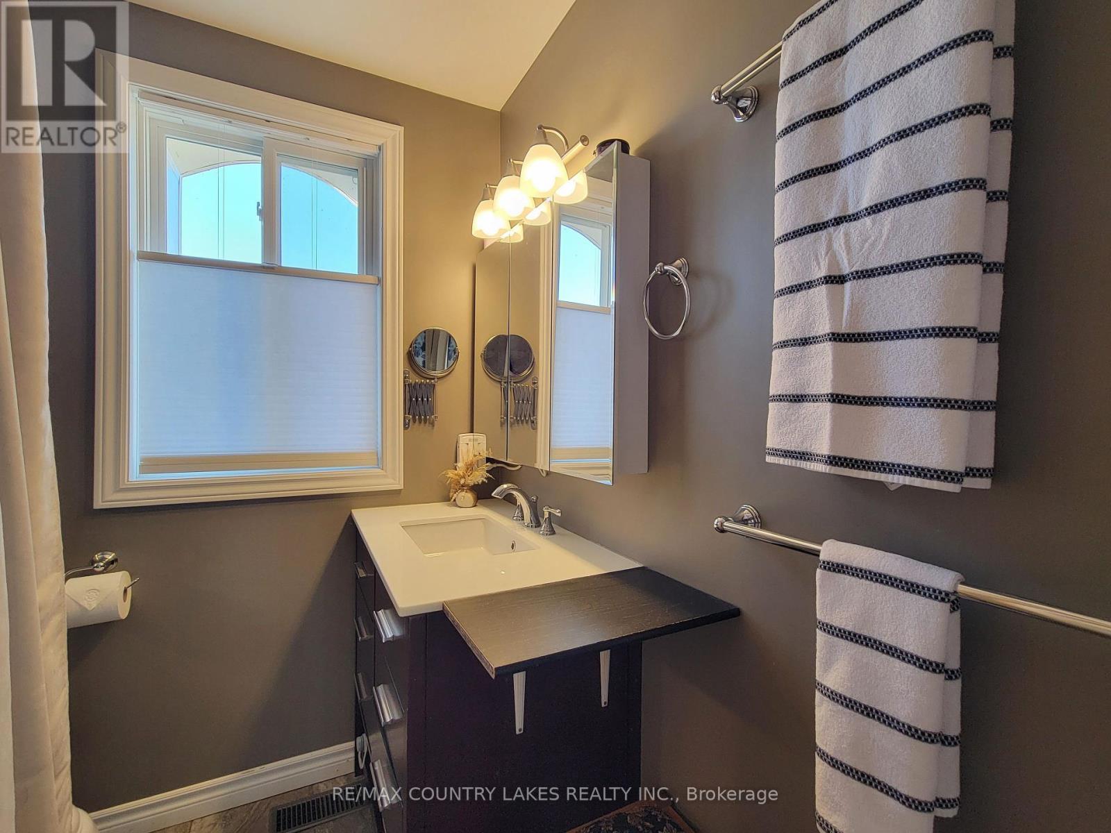11 - 4 Paradise Boulevard, Ramara, ON - Indoor Photo Showing Bathroom