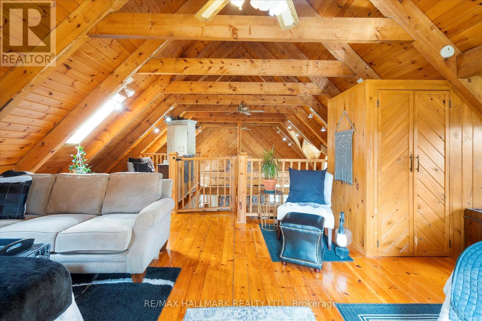 67 Telecom Road, Kawartha Lakes, ON - Indoor Photo Showing Living Room