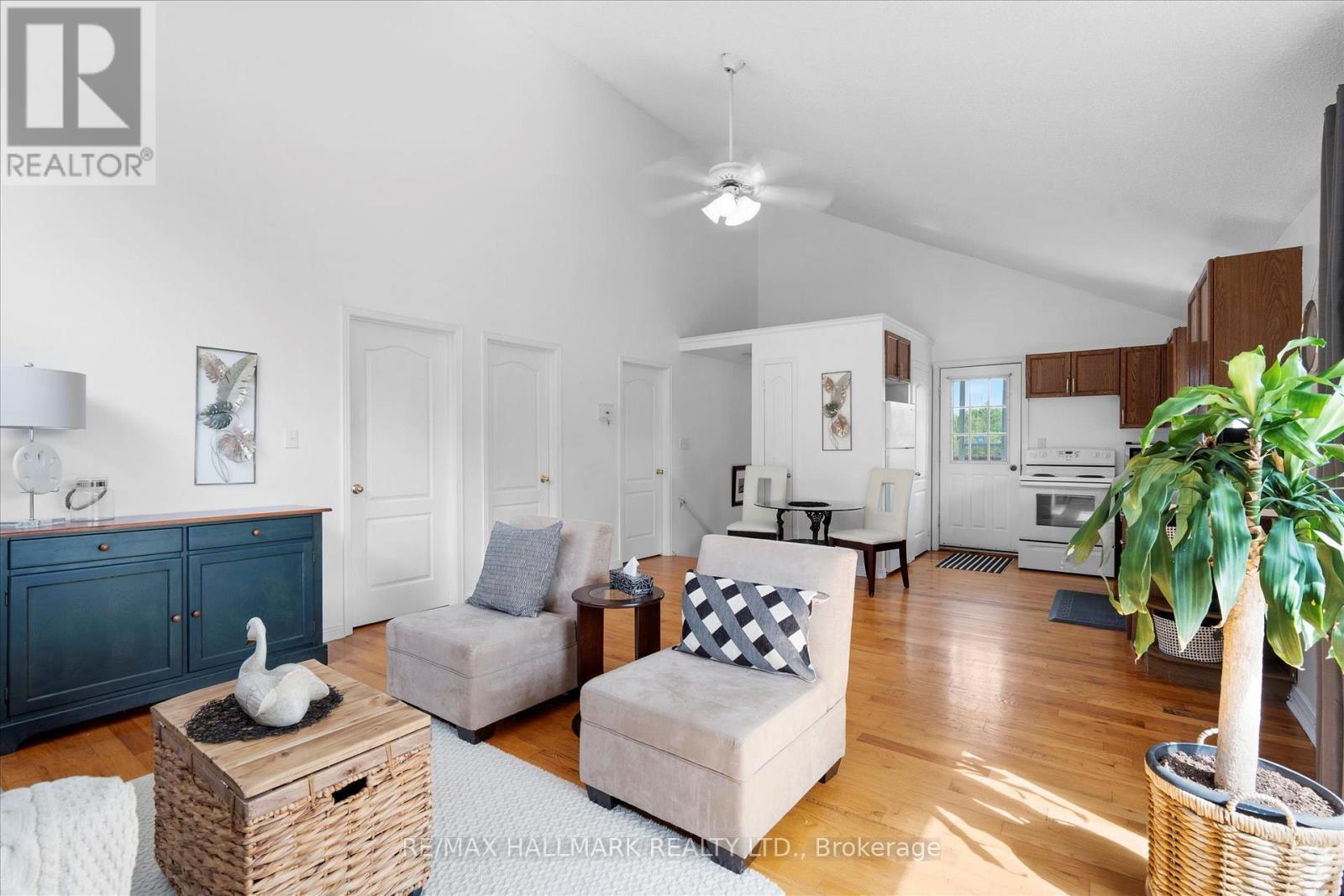 67 Telecom Road, Kawartha Lakes, ON - Indoor Photo Showing Living Room