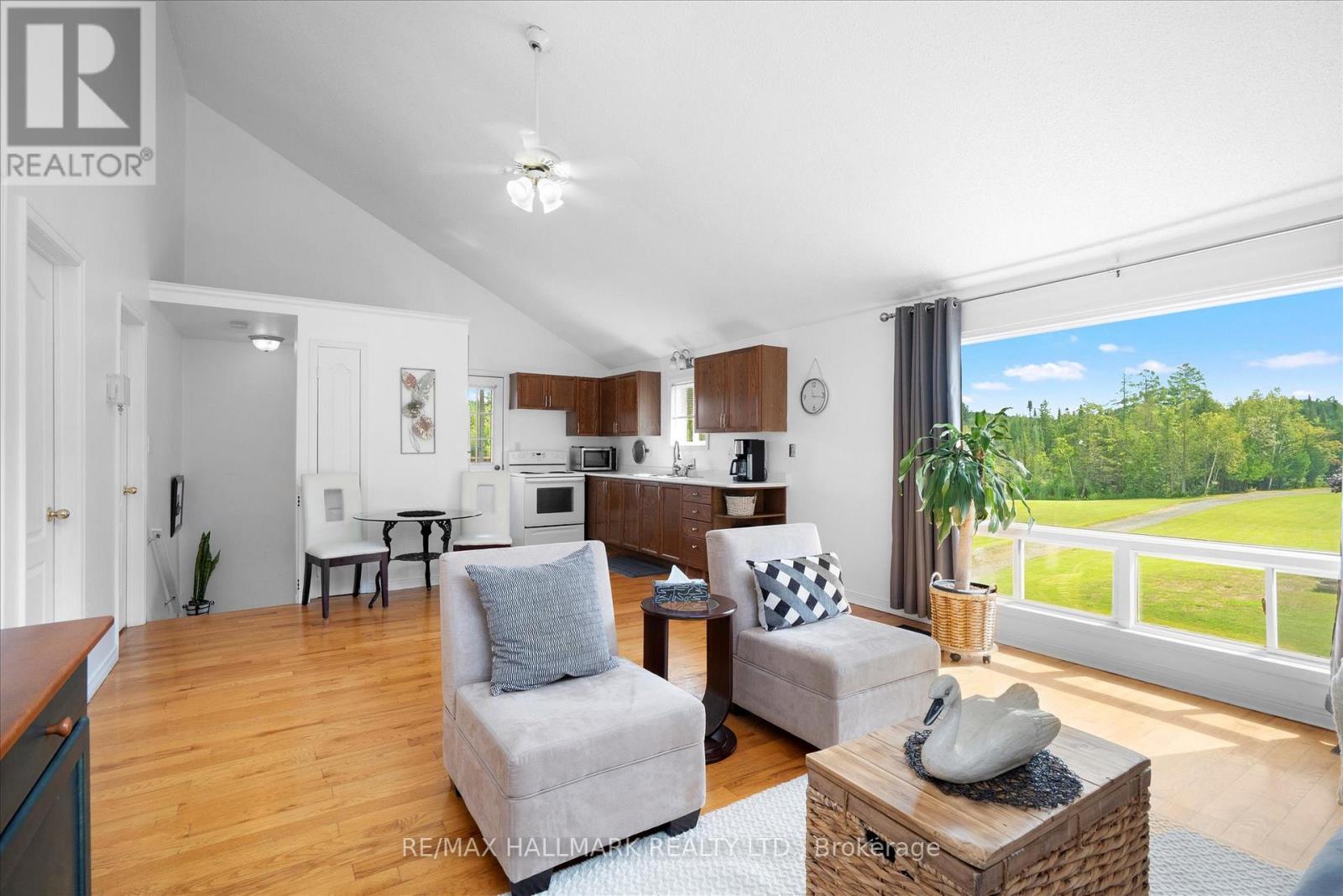 67 Telecom Road, Kawartha Lakes, ON - Indoor Photo Showing Living Room