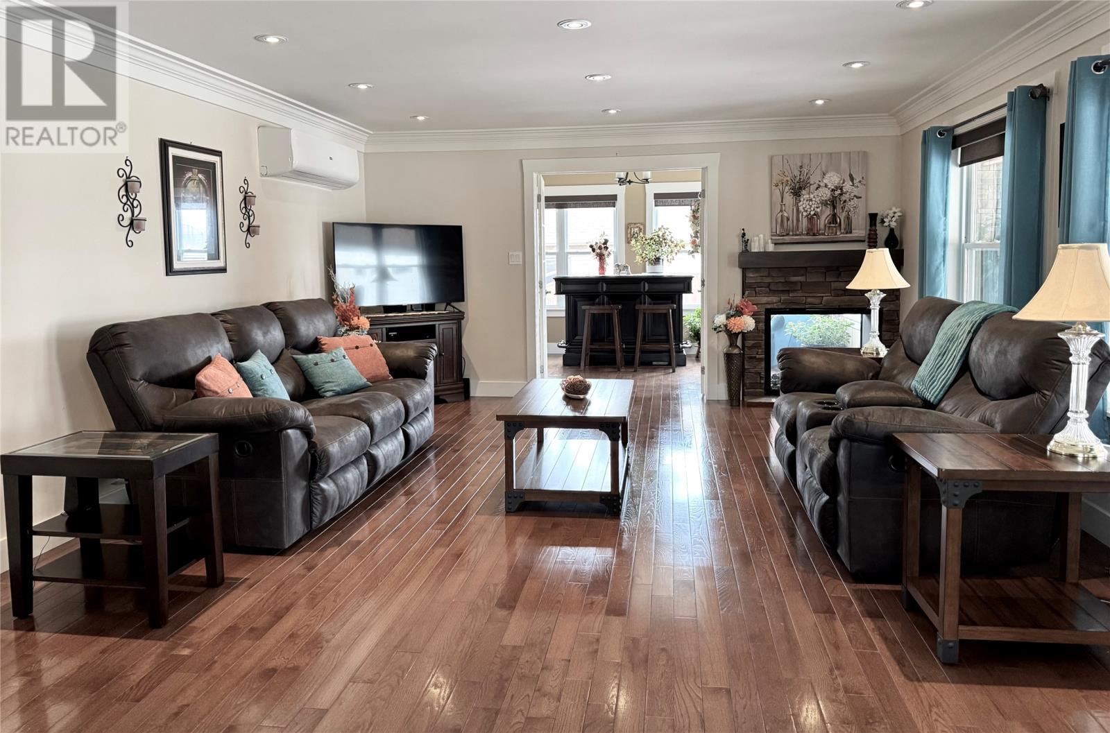 31 Foote Street, Pasadena, NL - Indoor Photo Showing Living Room