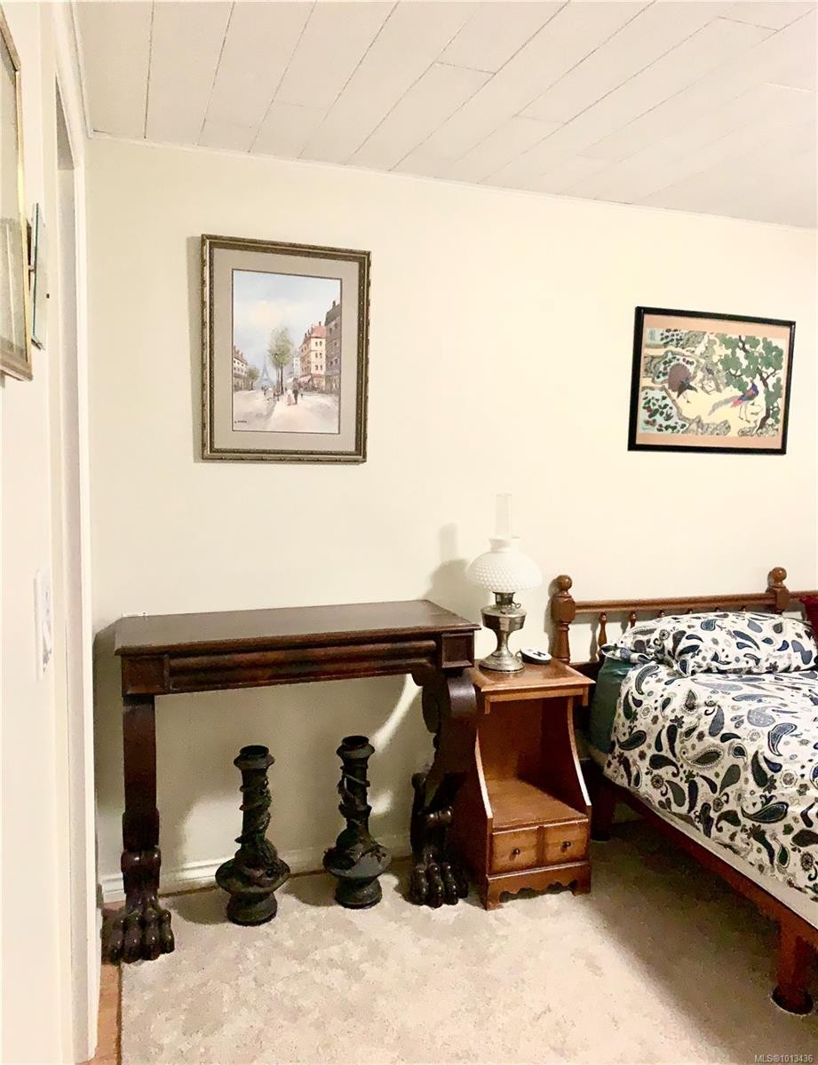 203-940 Inverness Rd, Saanich, BC - Indoor Photo Showing Bedroom