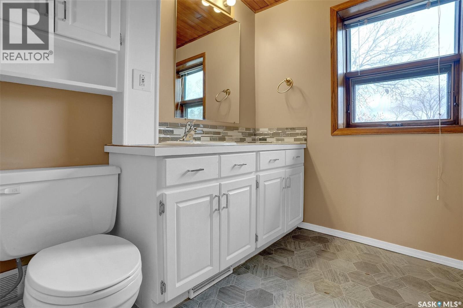 3060 18Th Avenue, Regina, SK - Indoor Photo Showing Bathroom