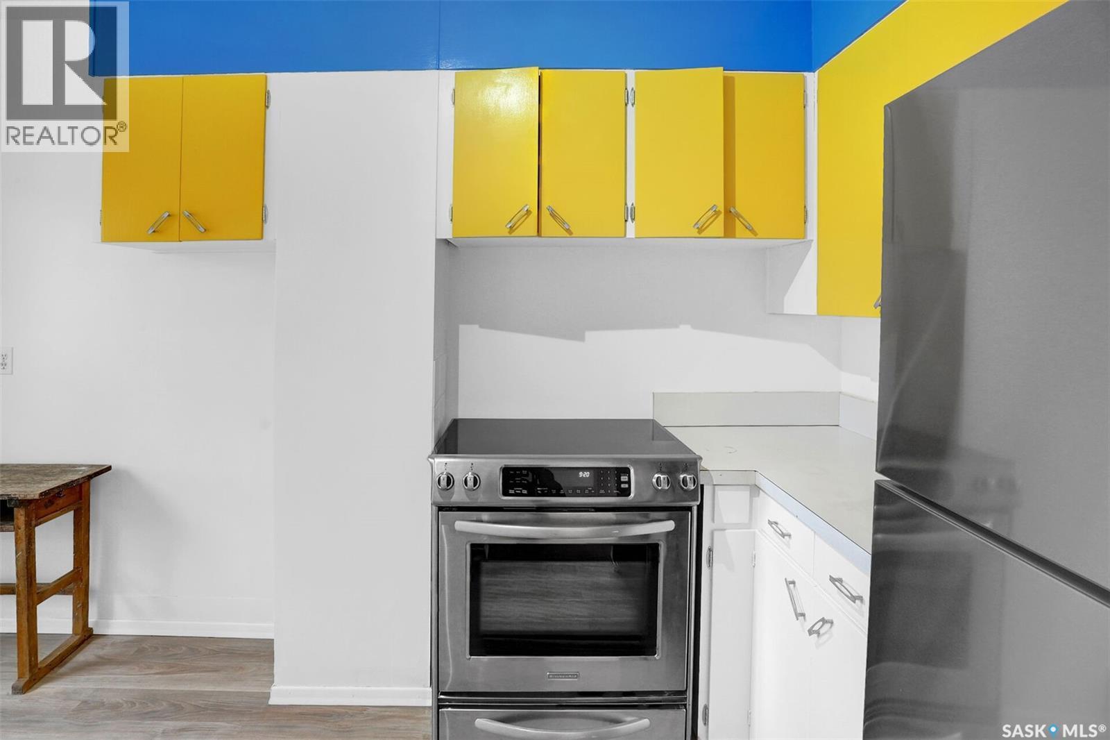 3060 18Th Avenue, Regina, SK - Indoor Photo Showing Kitchen