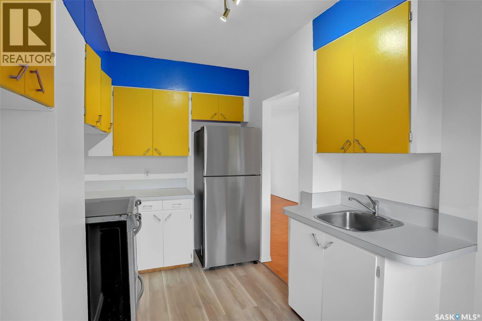 3060 18Th Avenue, Regina, SK - Indoor Photo Showing Kitchen