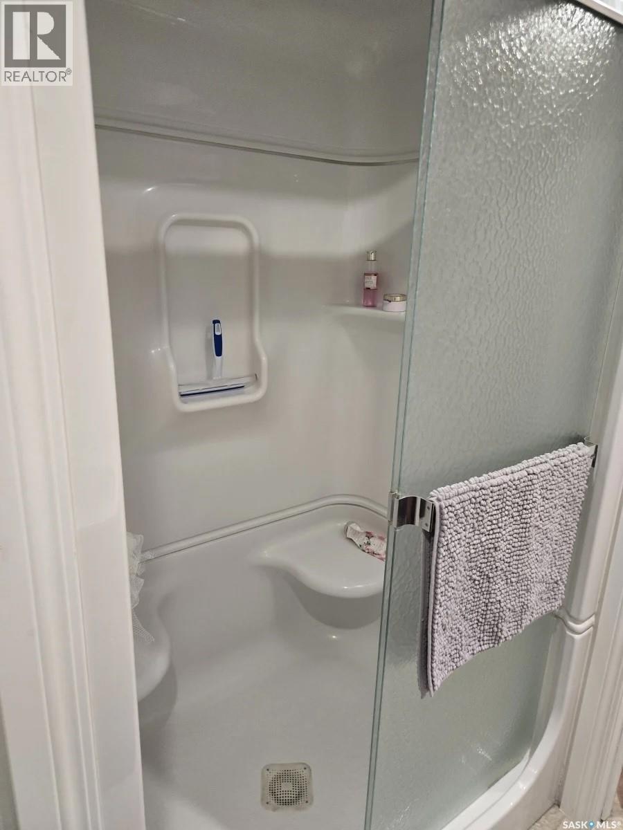 114 Garvin Crescent, Canora, SK - Indoor Photo Showing Bathroom