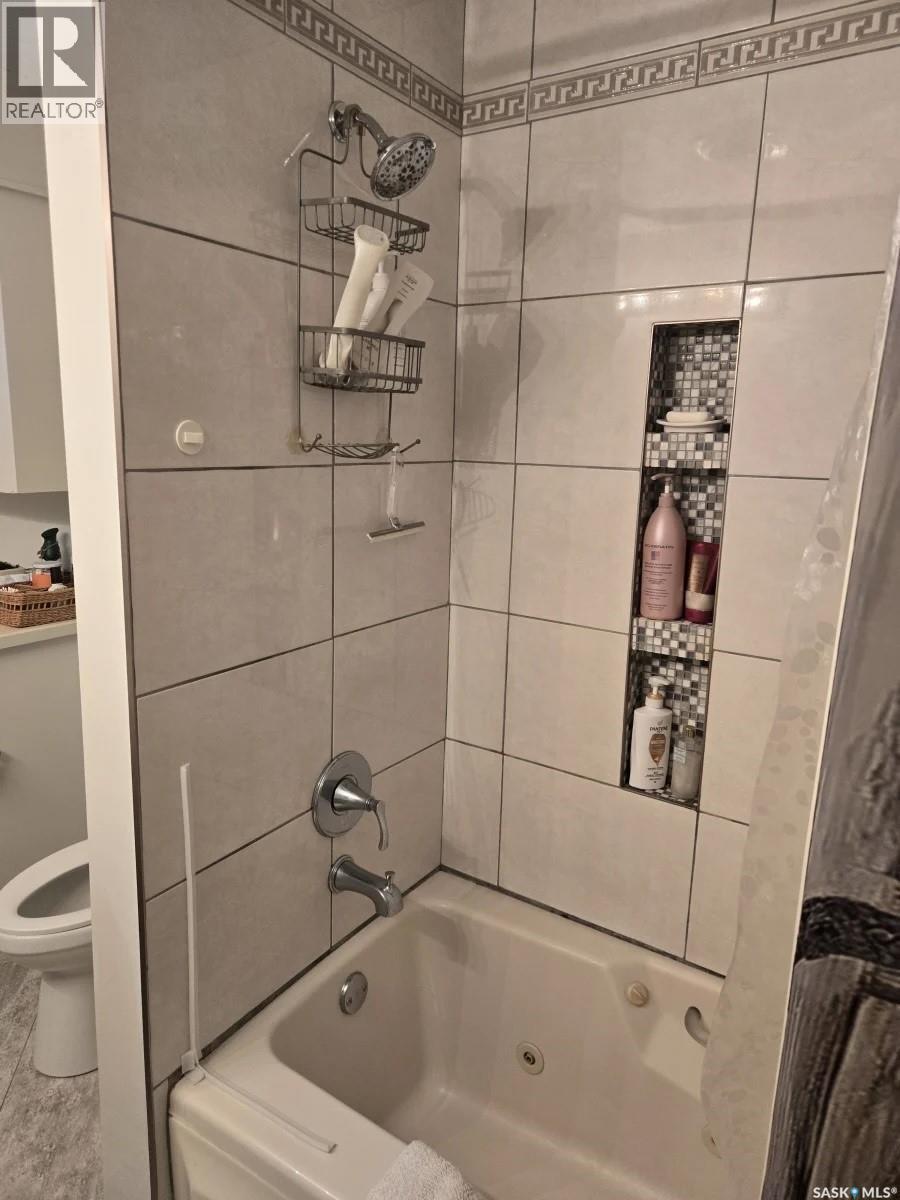 114 Garvin Crescent, Canora, SK - Indoor Photo Showing Bathroom