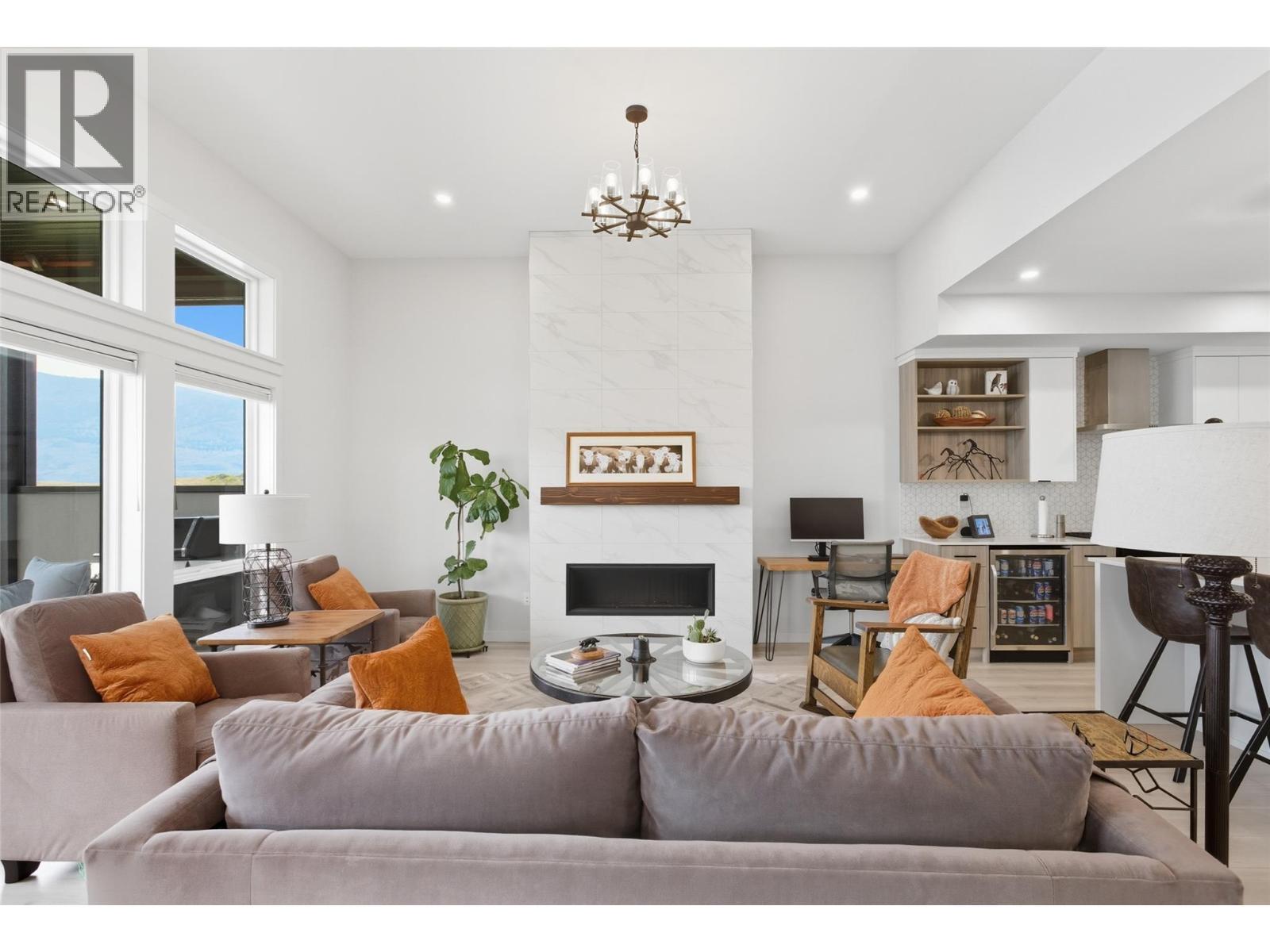 260 Rue Cheval Noir Unit# 17, Kamloops, BC - Indoor Photo Showing Living Room With Fireplace