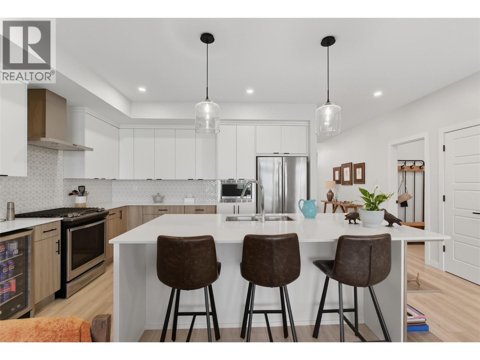 260 Rue Cheval Noir Unit# 17, Kamloops, BC - Indoor Photo Showing Kitchen With Double Sink With Upgraded Kitchen