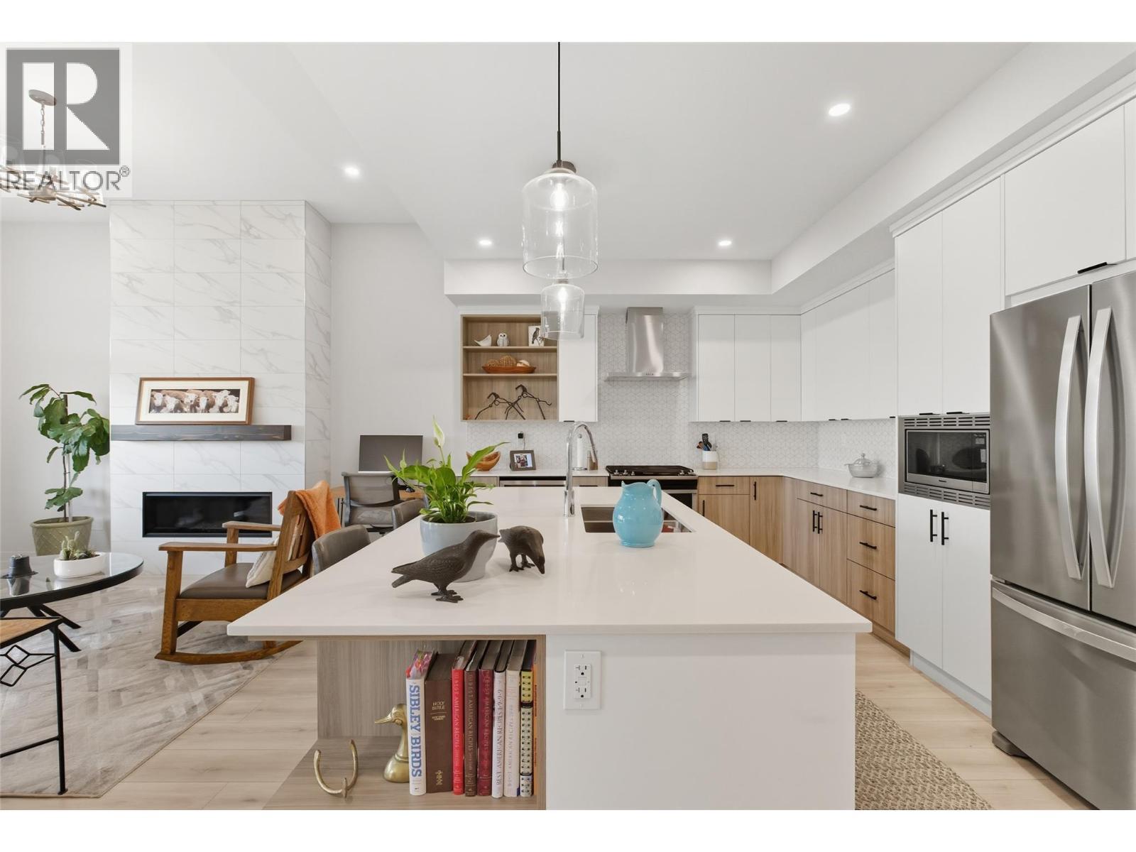 260 Rue Cheval Noir Unit# 17, Kamloops, BC - Indoor Photo Showing Kitchen With Upgraded Kitchen