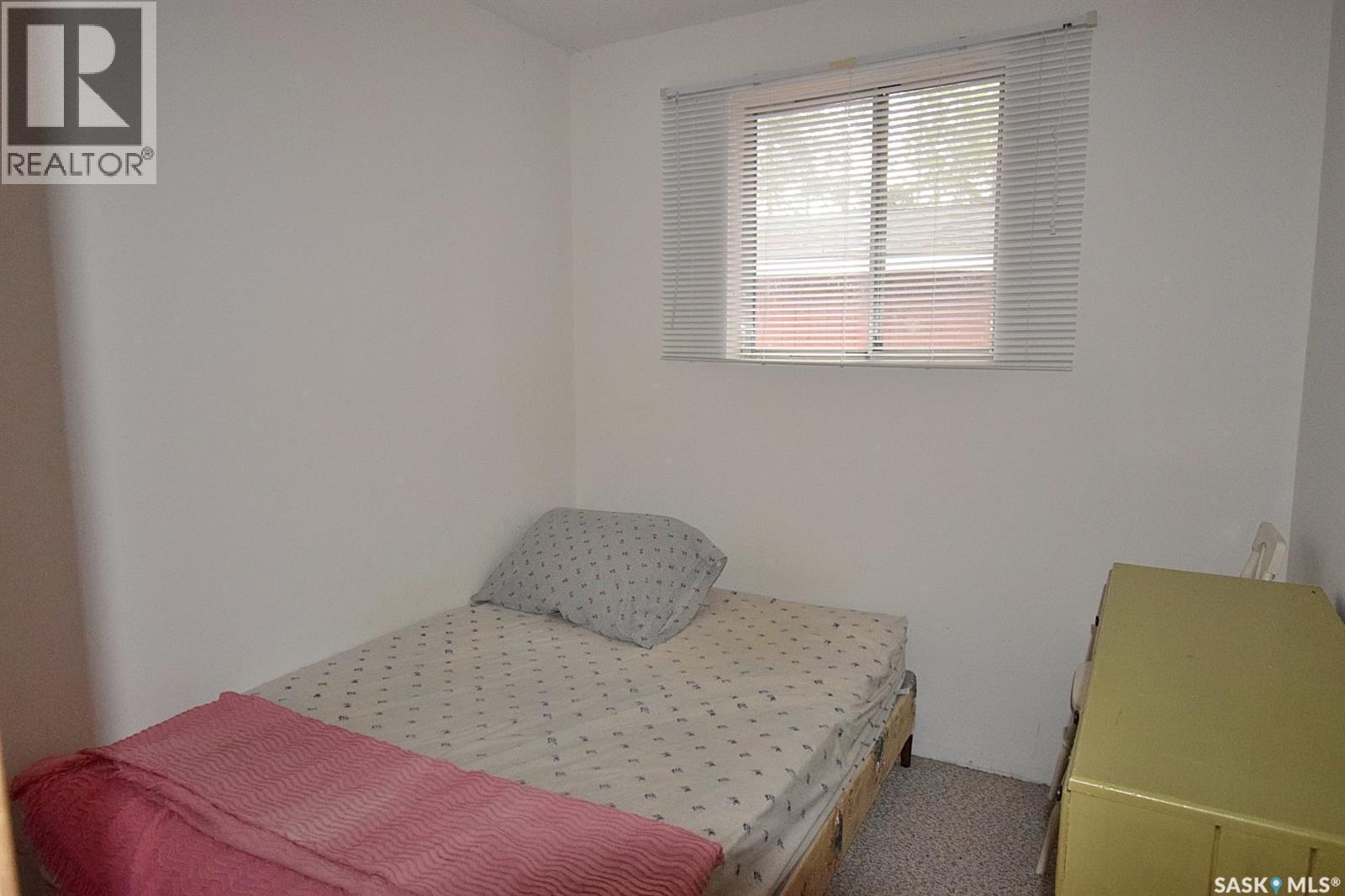 13 6Th Street, Lakeland Rm No. 521, SK - Indoor Photo Showing Bedroom
