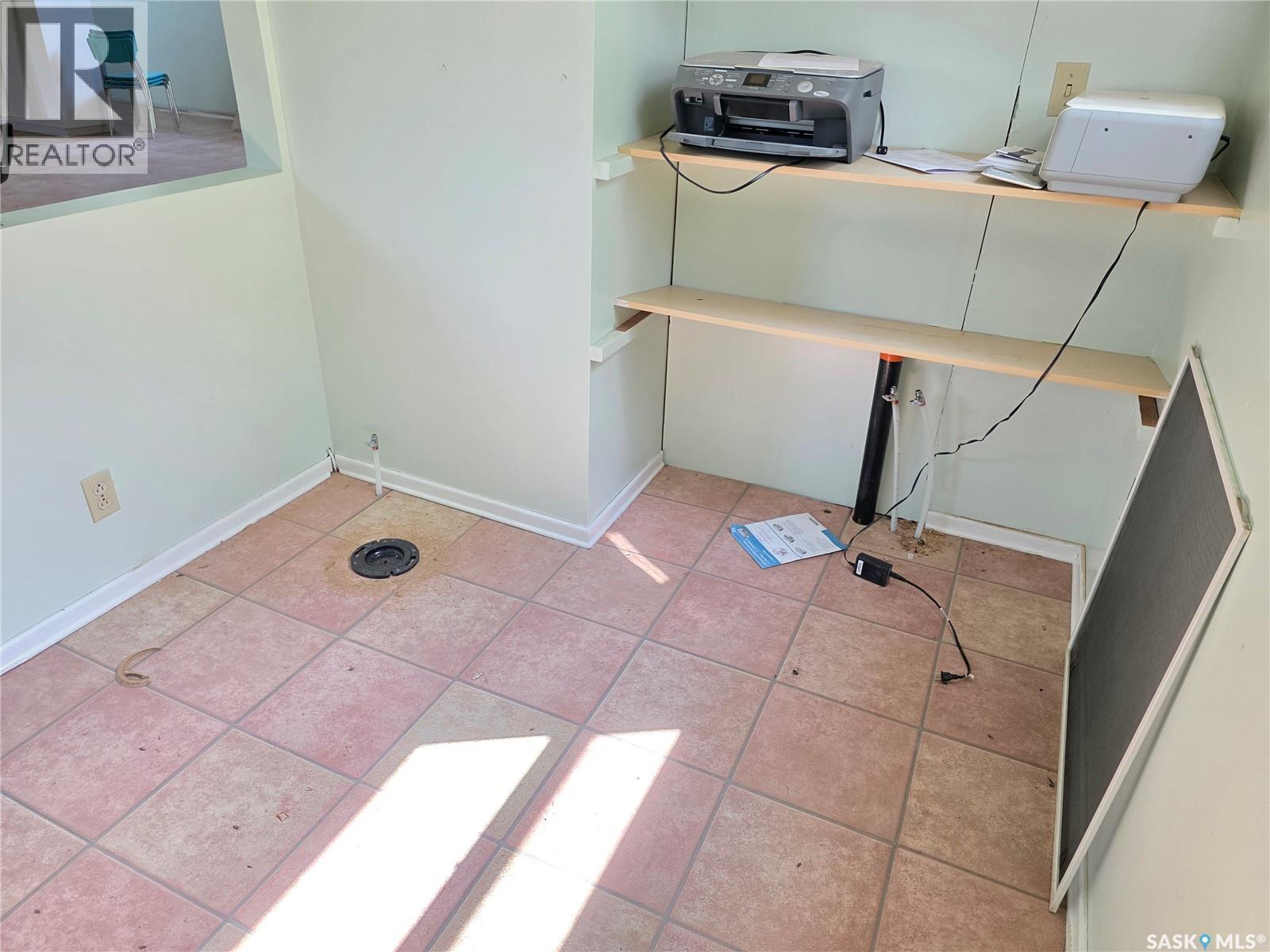 402 Minto Street, Elbow, SK - Indoor Photo Showing Other Room