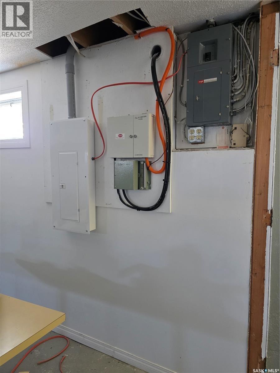 402 Minto Street, Elbow, SK - Indoor