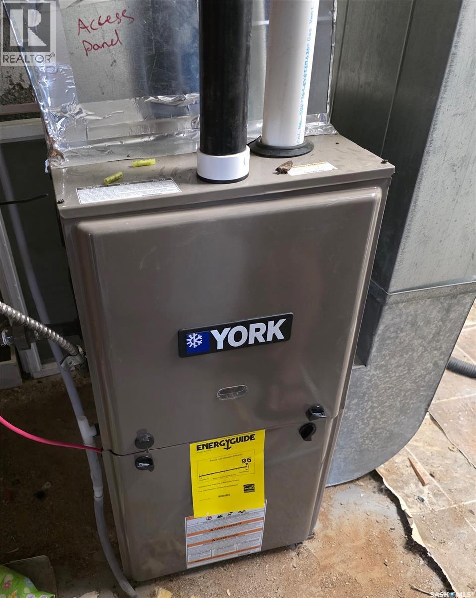 402 Minto Street, Elbow, SK - Indoor Photo Showing Basement