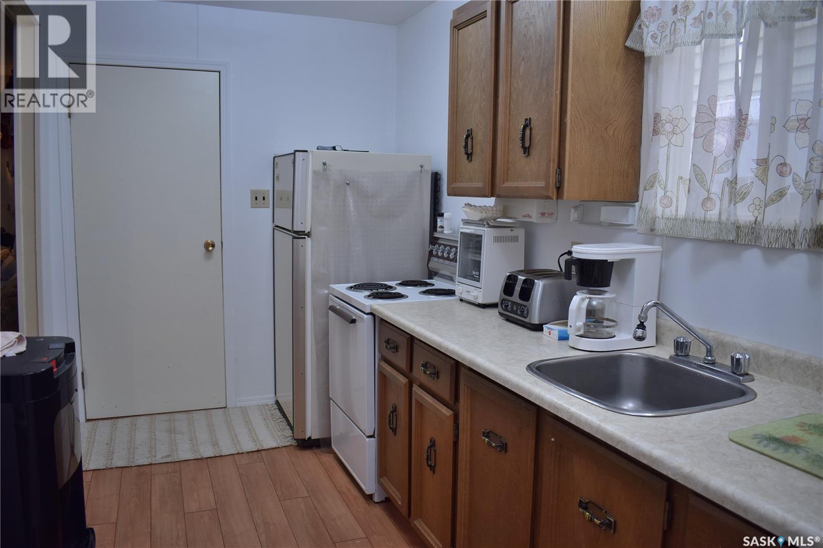 12 6Th Street, Lakeland Rm No. 521, SK - Indoor Photo Showing Kitchen