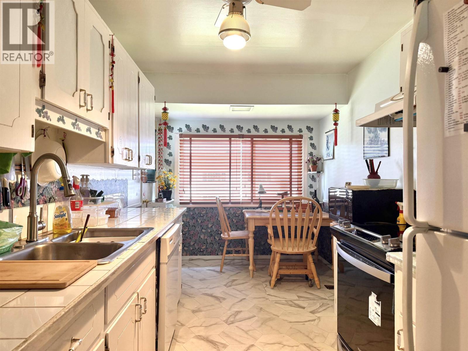 30 Hawk Street, Kitimat, BC - Indoor Photo Showing Kitchen