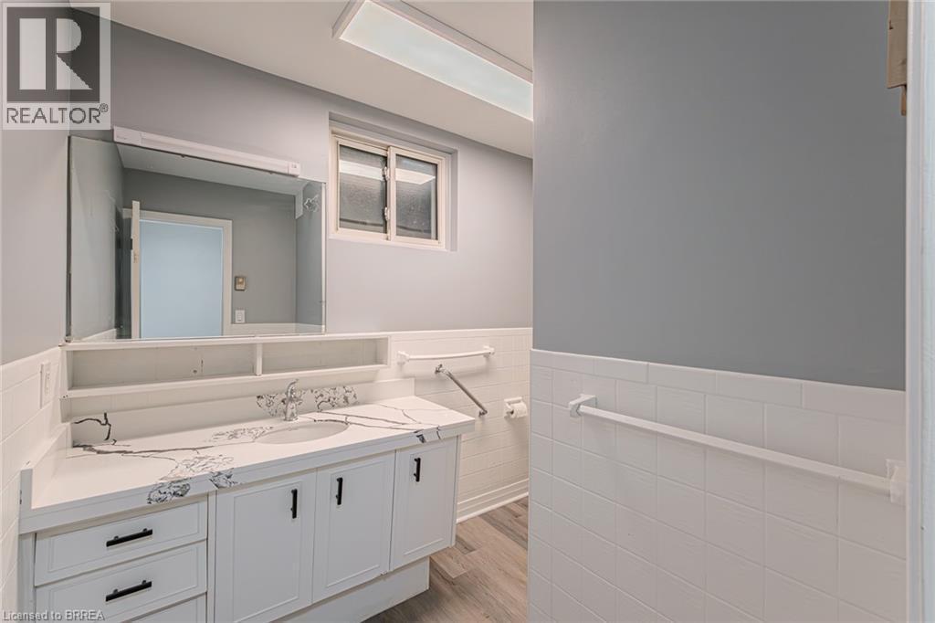 54 Grand Street, Port Dover, ON - Indoor Photo Showing Bathroom