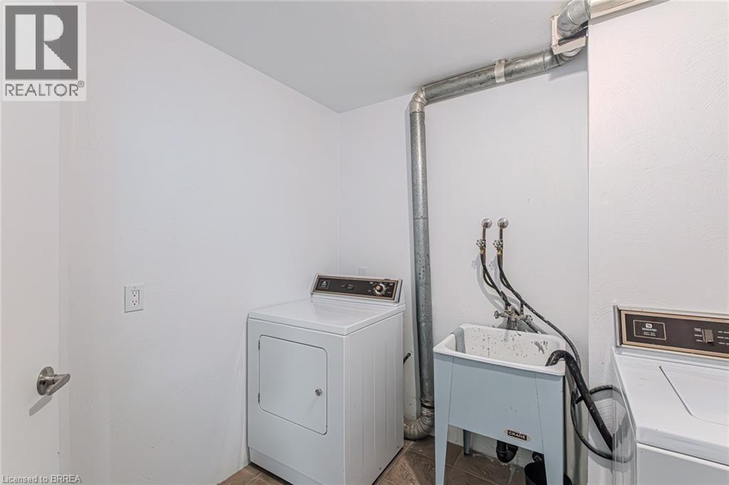 54 Grand Street, Port Dover, ON - Indoor Photo Showing Laundry Room