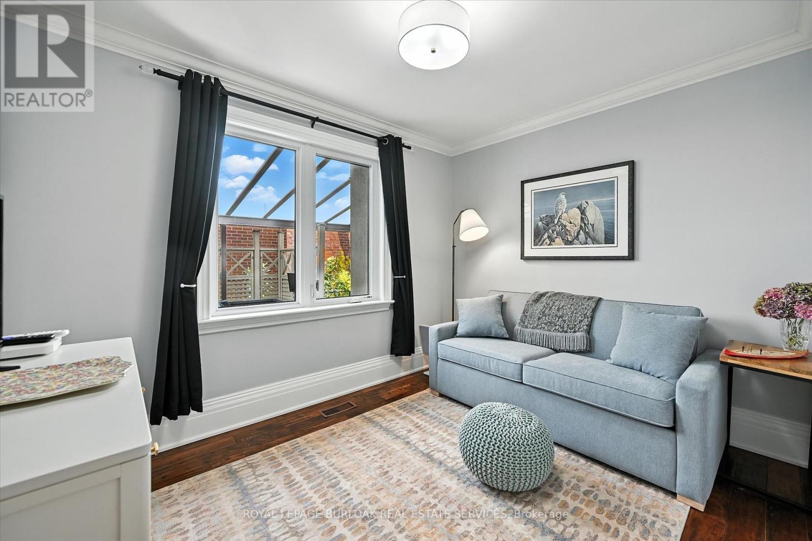 2209 Ghent Avenue, Burlington, ON - Indoor Photo Showing Living Room