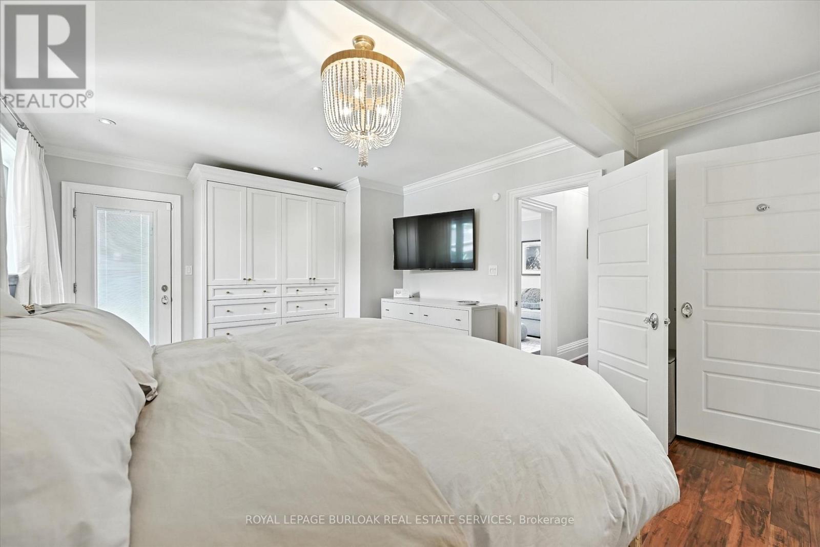 2209 Ghent Avenue, Burlington, ON - Indoor Photo Showing Bedroom
