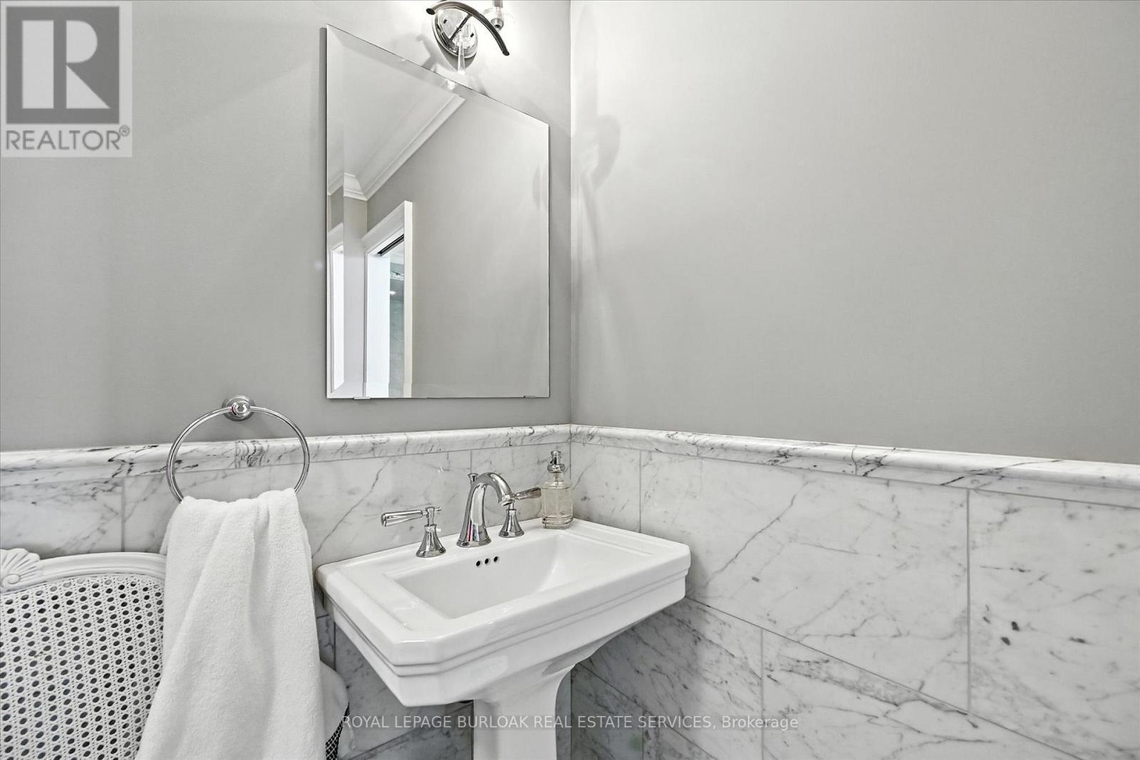 2209 Ghent Avenue, Burlington, ON - Indoor Photo Showing Bathroom