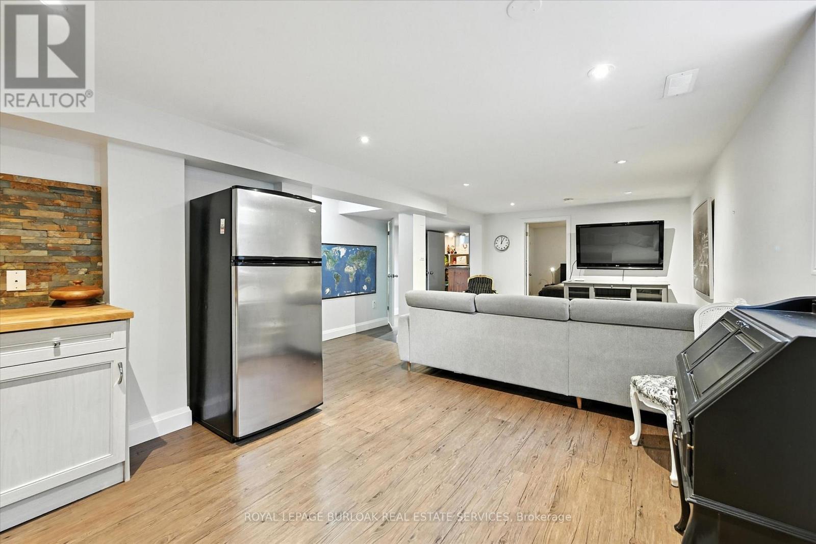 2209 Ghent Avenue, Burlington, ON - Indoor Photo Showing Living Room
