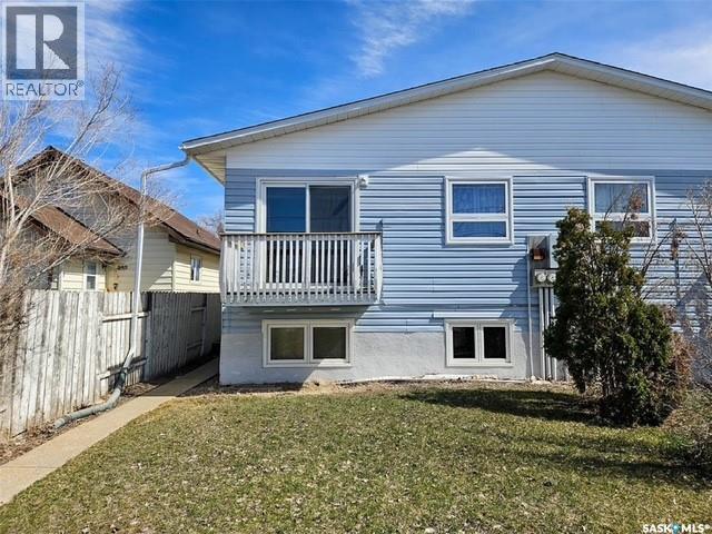 2 34 Central Avenue S, Swift Current, SK - Outdoor