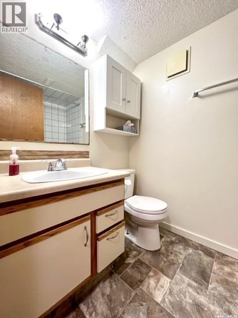 2 34 Central Avenue S, Swift Current, SK - Indoor Photo Showing Bathroom