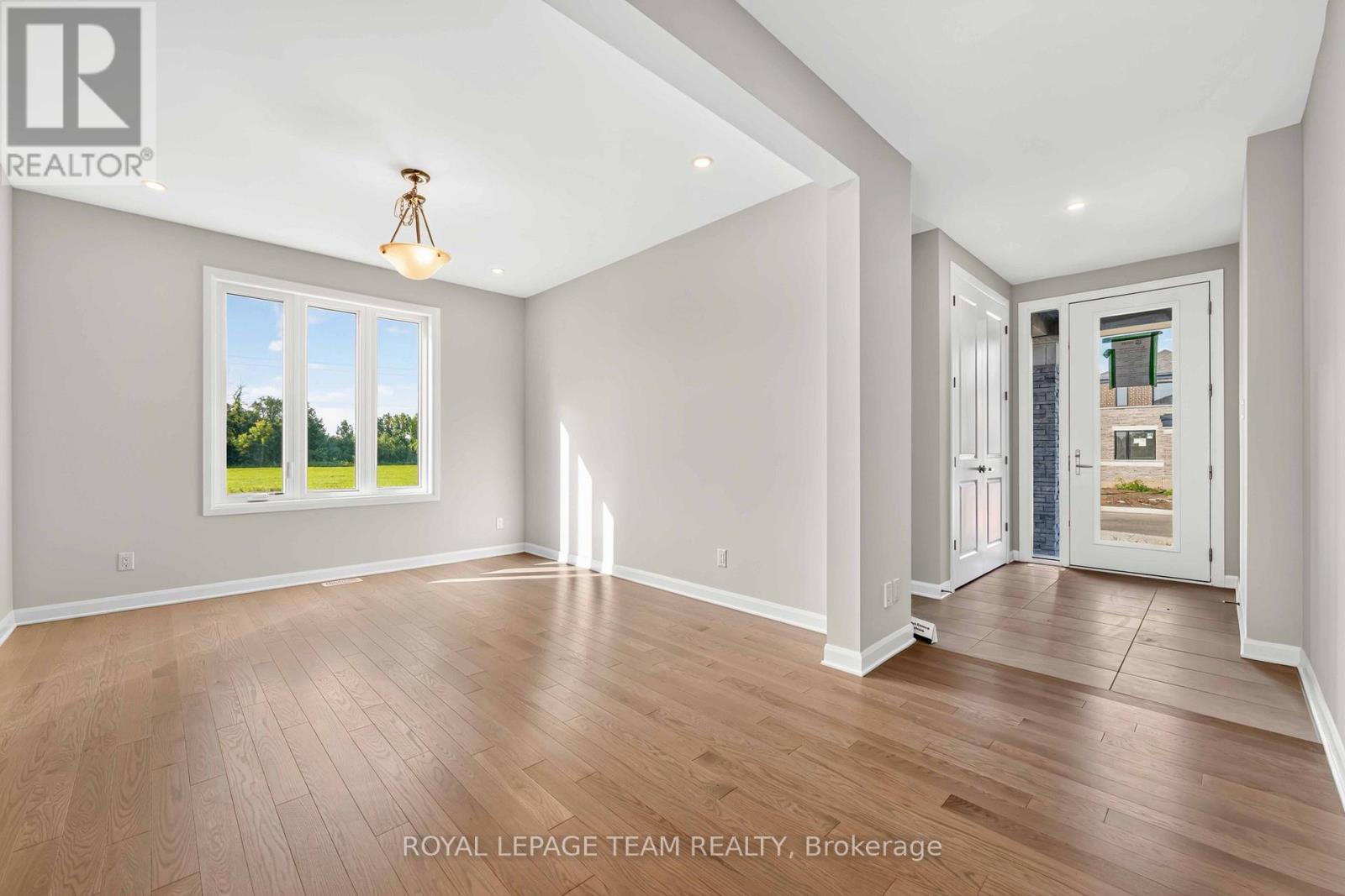 2000 Wanderer Avenue, Ottawa, ON - Indoor Photo Showing Other Room
