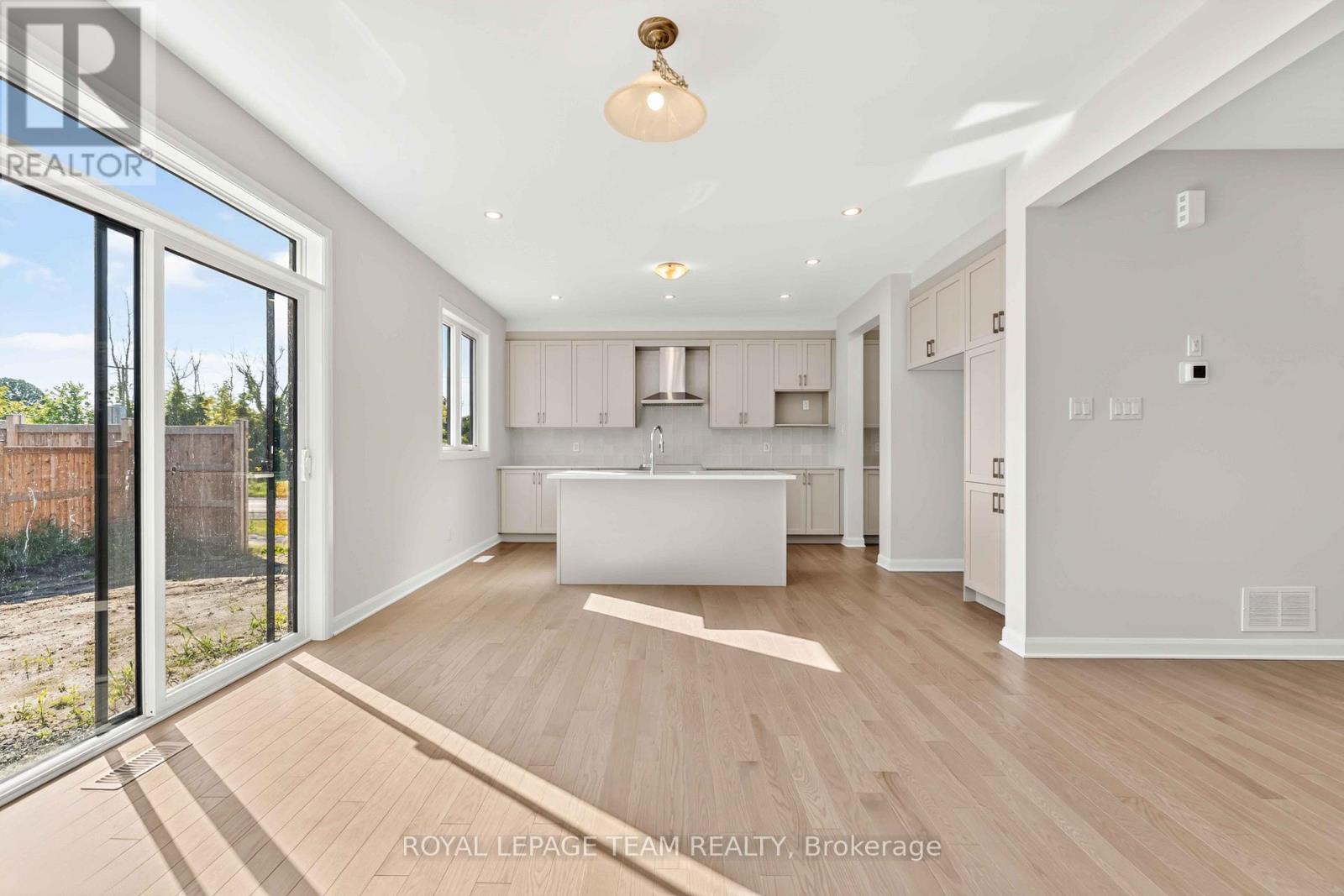 2000 Wanderer Avenue, Ottawa, ON - Indoor Photo Showing Kitchen