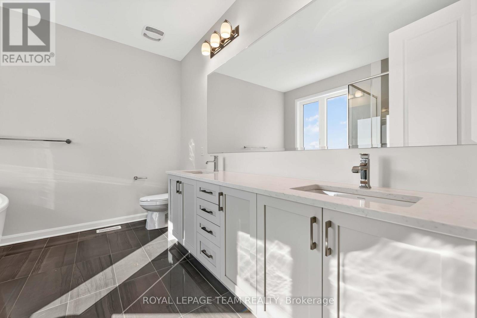 2000 Wanderer Avenue, Ottawa, ON - Indoor Photo Showing Bathroom