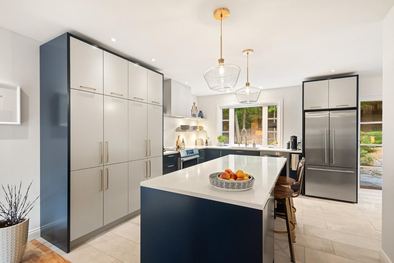 Cuisine - 120 Rue De Papineau, Bromont, QC - Indoor Photo Showing Kitchen With Upgraded Kitchen