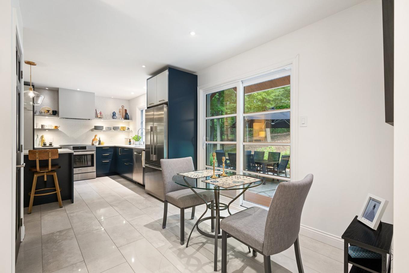 Coin-repas - 120 Rue De Papineau, Bromont, QC - Indoor Photo Showing Dining Room